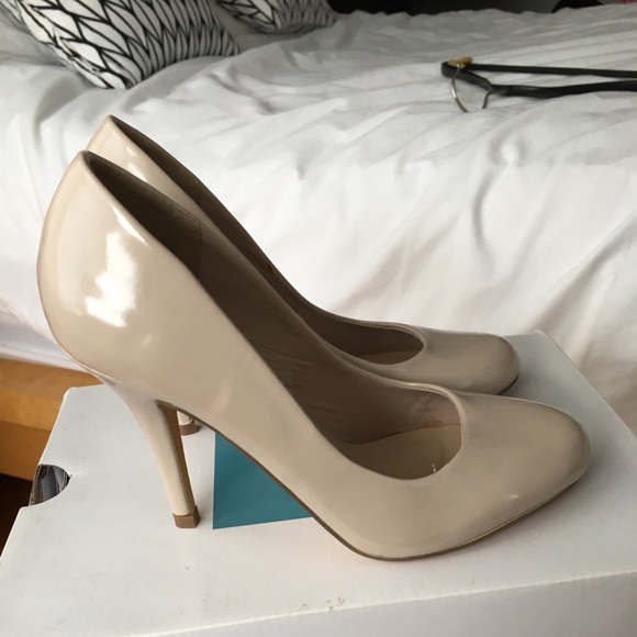 Call it spring heel pumps - Picture 3 of 5